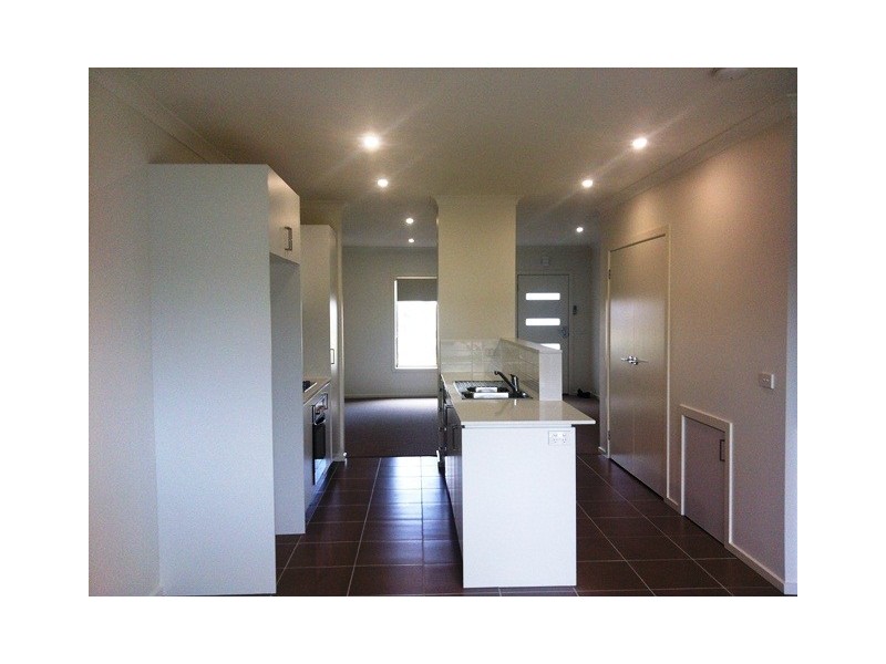 32 Etheridge Lane, Craigieburn VIC 3064