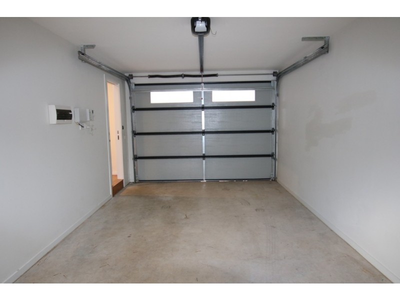 2/1A Teague Avenue, Brunswick VIC 3056