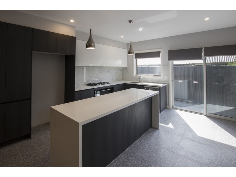 2/52 Warwick Road, Pascoe Vale VIC 3044