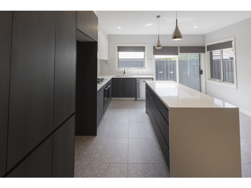 2/52 Warwick Road, Pascoe Vale VIC 3044