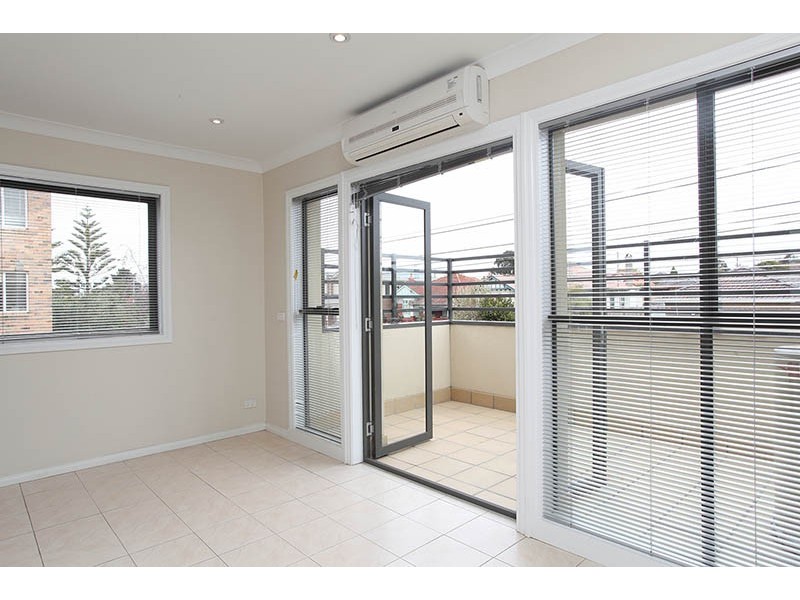 2/40 Holmes Street, Brunswick VIC 3056