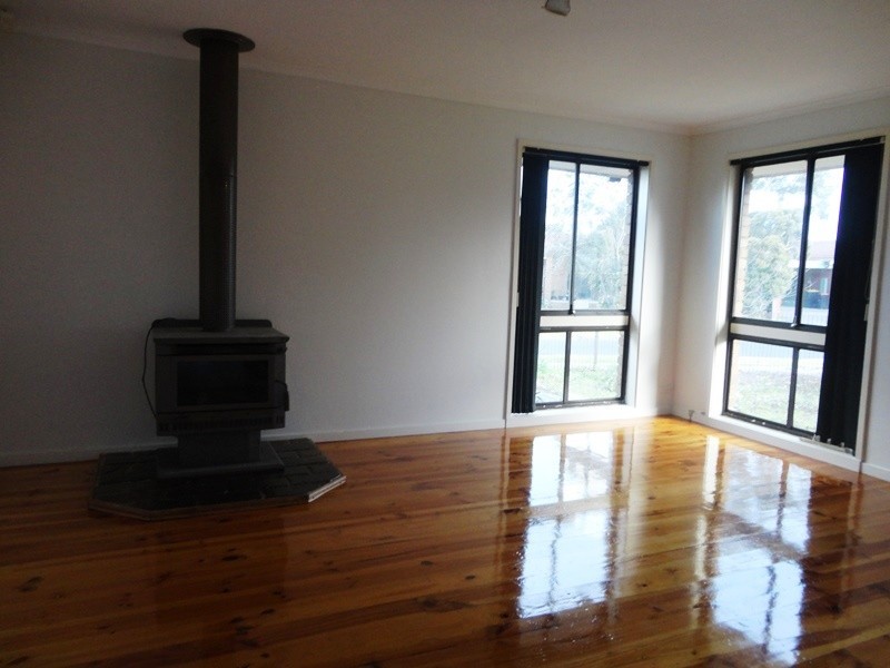 16 Licence Street, Diggers Rest VIC 3427