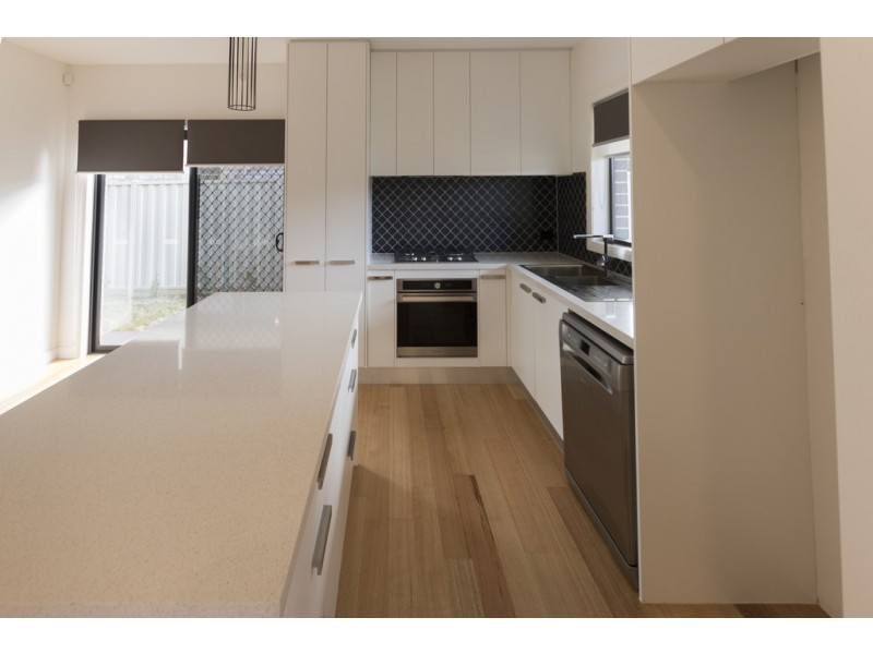 1/13 Rodney Avenue, Coburg VIC 3058