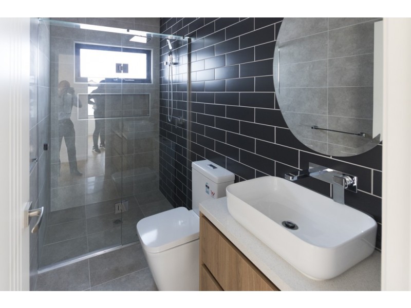 1/13 Rodney Avenue, Coburg VIC 3058