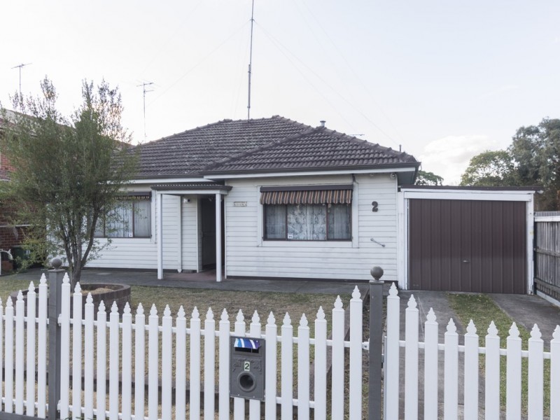 2 Brentwood Avenue, Pascoe Vale South VIC 3044