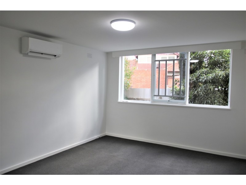 2/19 Lang Street, Carlton North VIC 3054