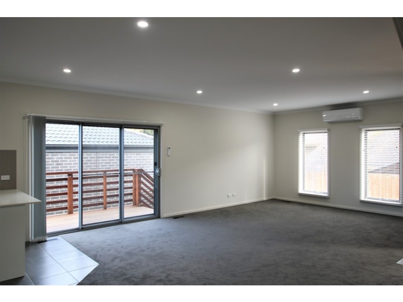 2/7 Golf Road, Rosanna VIC 3084