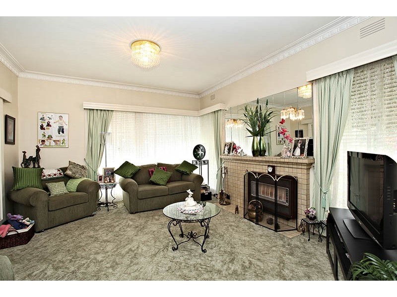 33 Melissa Street, Strathmore VIC 3041