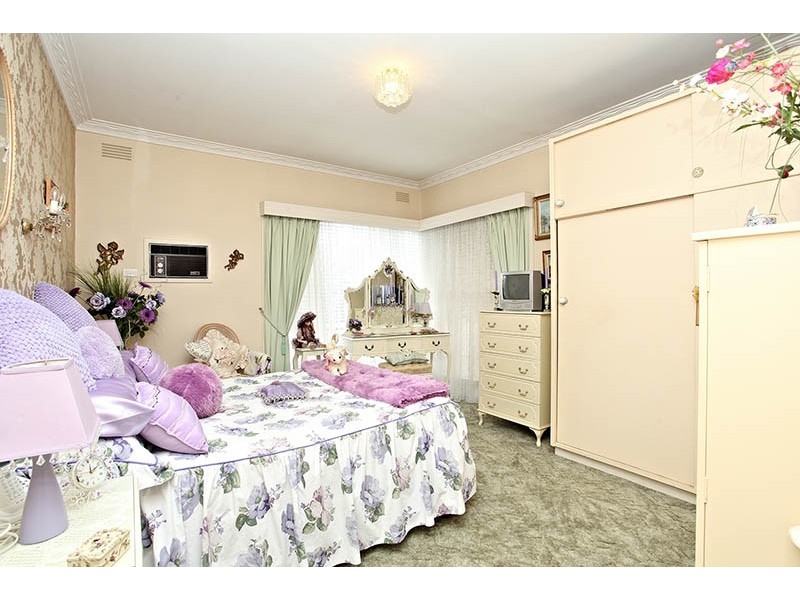 33 Melissa Street, Strathmore VIC 3041