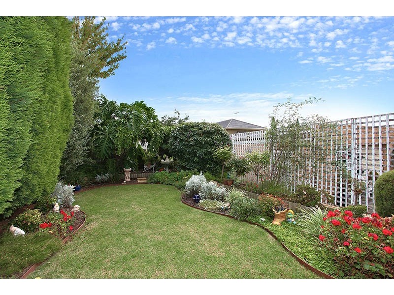 33 Melissa Street, Strathmore VIC 3041