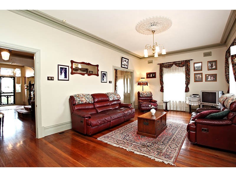 2 Ferry Crescent, Brunswick West VIC 3055