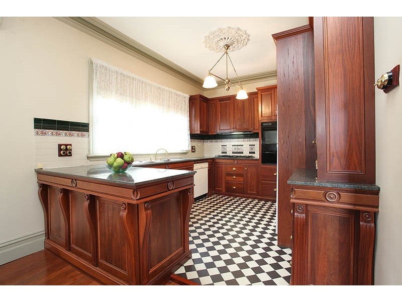 2 Ferry Crescent, Brunswick West VIC 3055