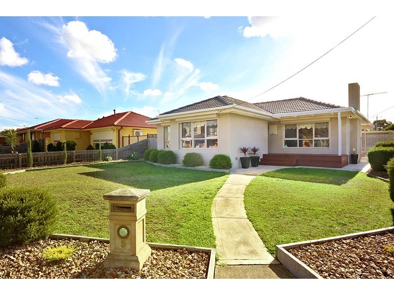 8 Lowson Street, Fawkner VIC 3060