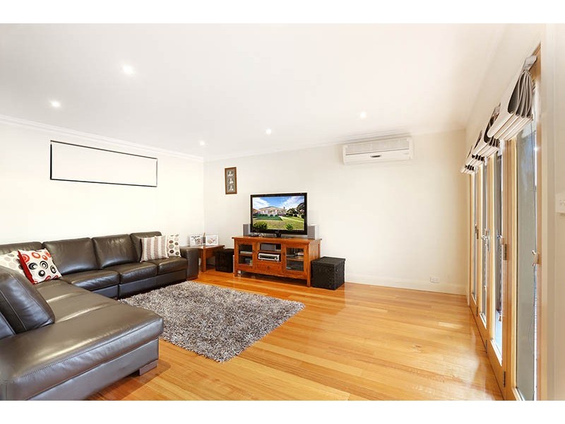 8 Lowson Street, Fawkner VIC 3060