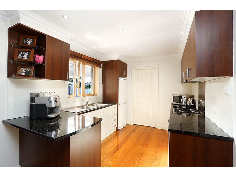 8 Lowson Street, Fawkner VIC 3060