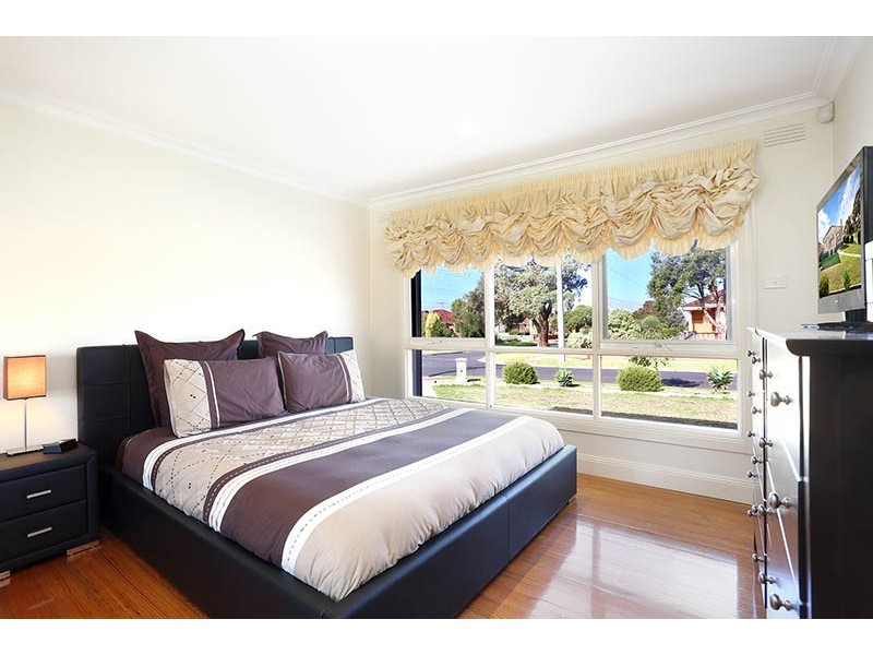 8 Lowson Street, Fawkner VIC 3060