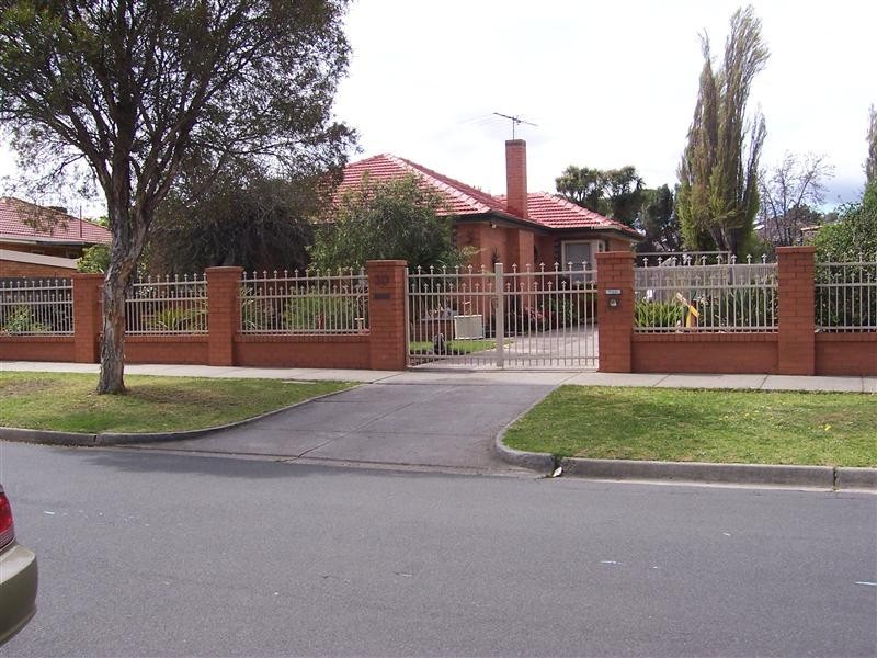 30 McCasker Avenue, Reservoir VIC 3073