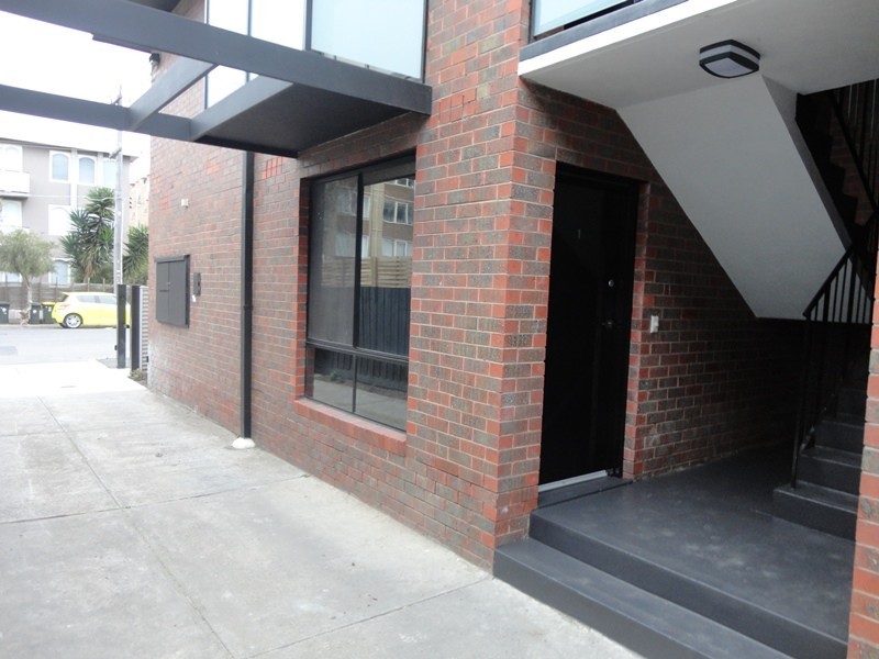 1/68 DeCarle Street, Brunswick VIC 3056