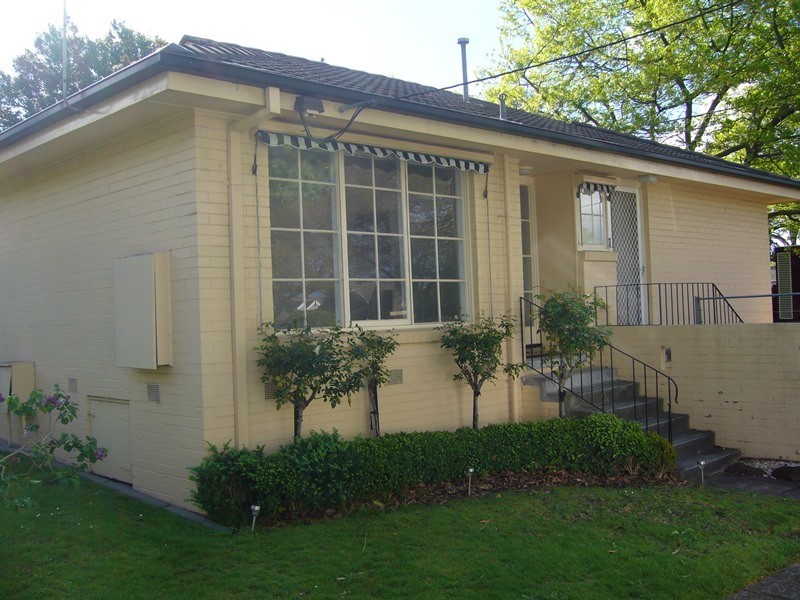 2/100 Windsor Crescent, Mont Albert VIC 3127