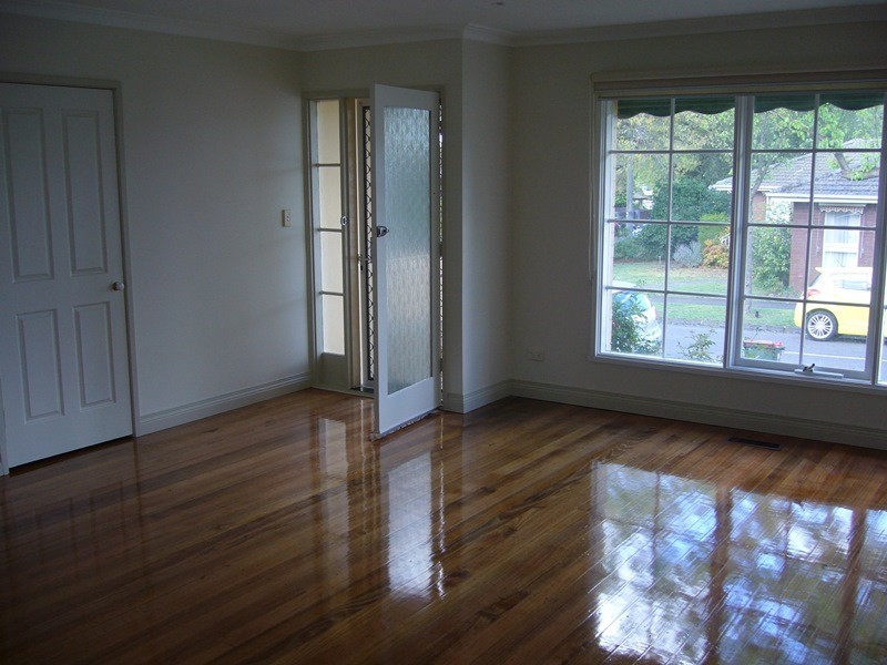 2/100 Windsor Crescent, Mont Albert VIC 3127