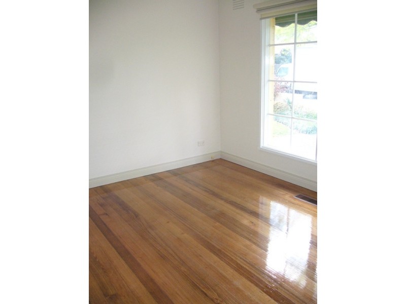 2/100 Windsor Crescent, Mont Albert VIC 3127