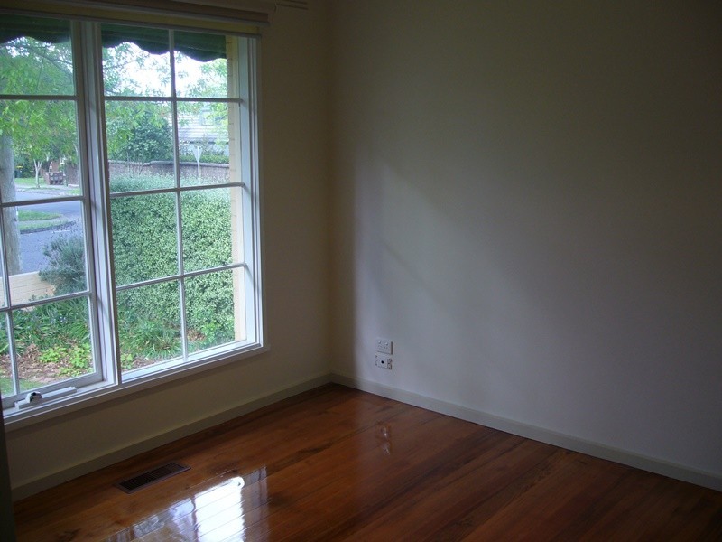 2/100 Windsor Crescent, Mont Albert VIC 3127