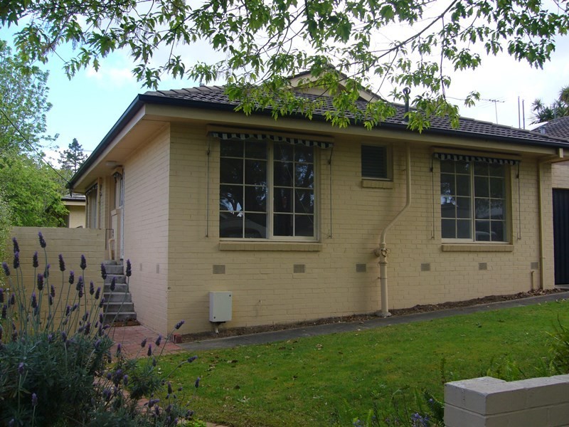 2/100 Windsor Crescent, Mont Albert VIC 3127