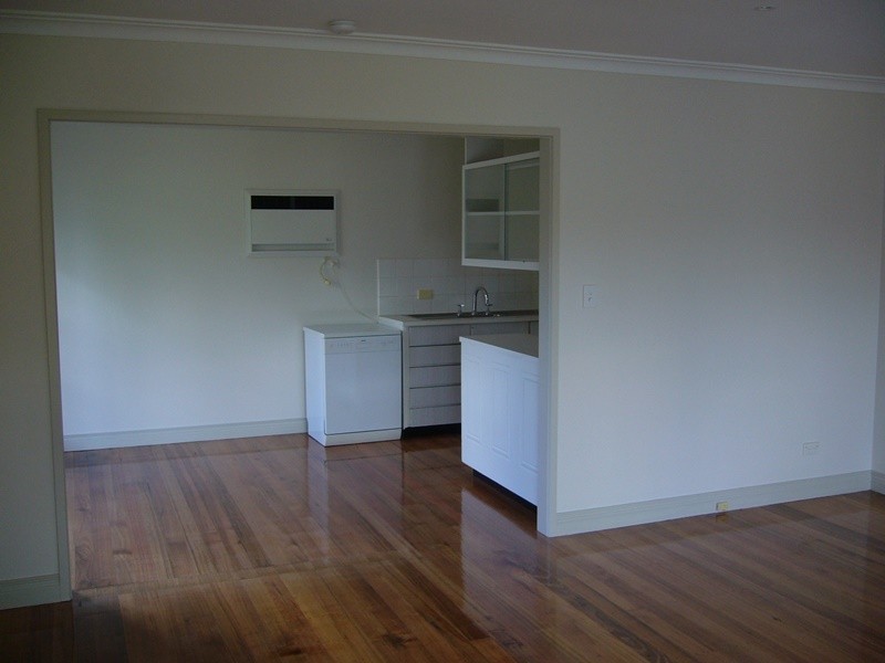 2/100 Windsor Crescent, Mont Albert VIC 3127