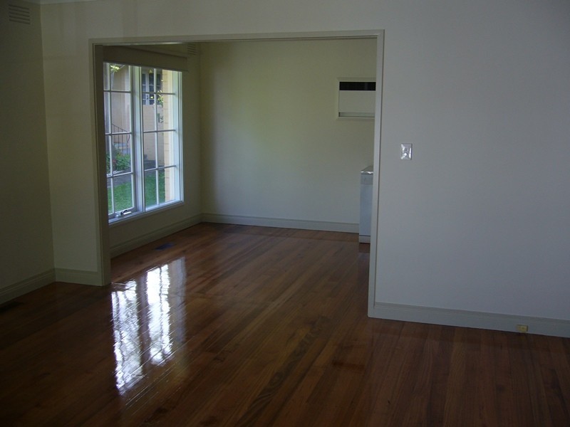 2/100 Windsor Crescent, Mont Albert VIC 3127