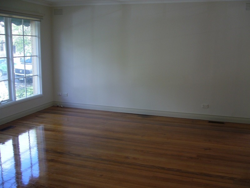 2/100 Windsor Crescent, Mont Albert VIC 3127