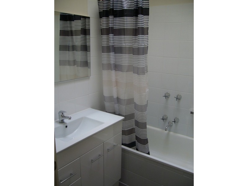 2/100 Windsor Crescent, Mont Albert VIC 3127