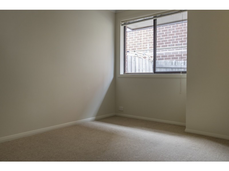 1/32 Irvine Crescent, Brunswick West VIC 3055