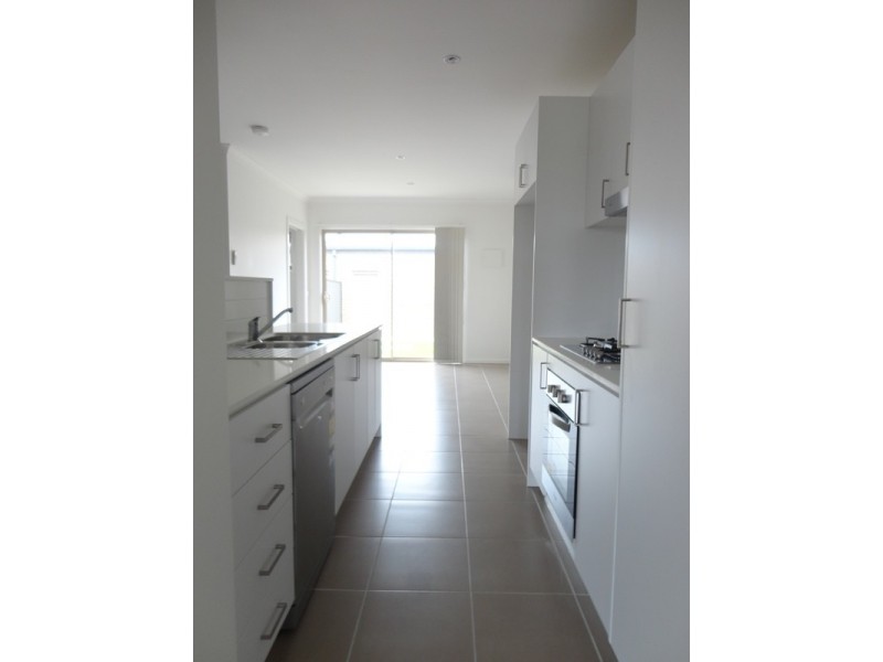 32 Etheridge Lane, Craigieburn VIC 3064