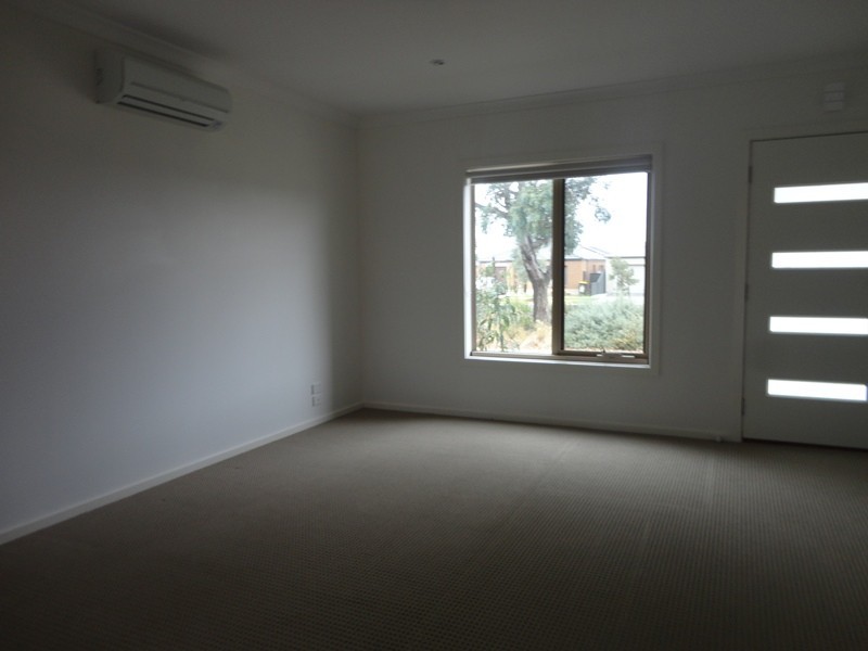 32 Etheridge Lane, Craigieburn VIC 3064