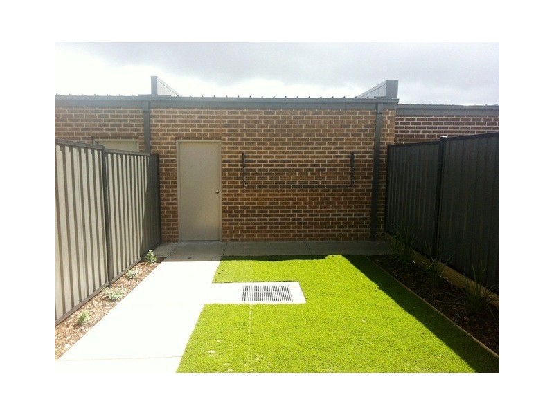 32 Etheridge Lane, Craigieburn VIC 3064