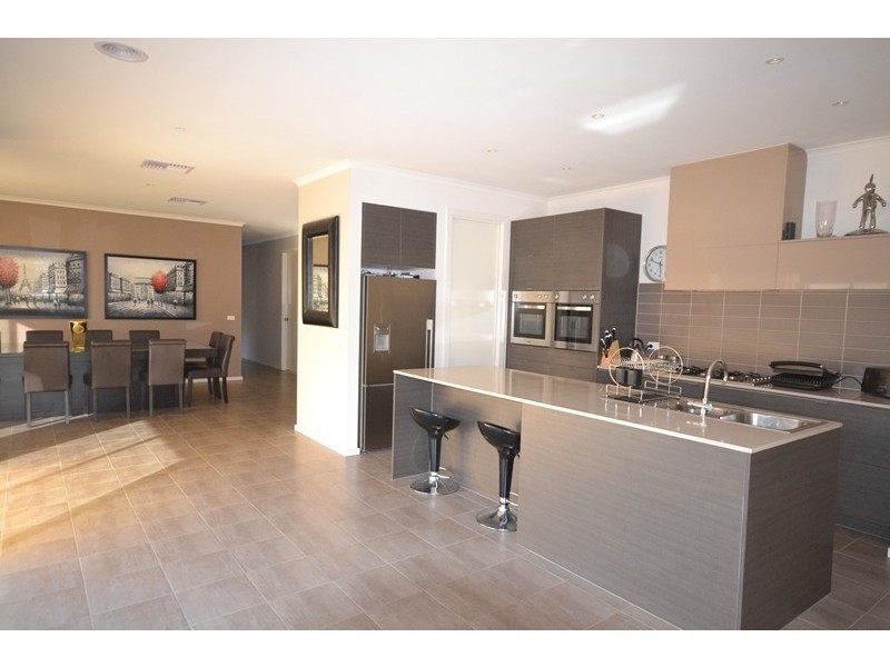 11 Barmah Drive, South Morang VIC 3752