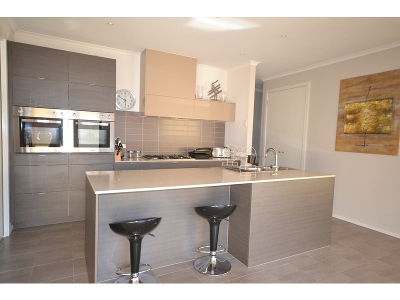 11 Barmah Drive, South Morang VIC 3752