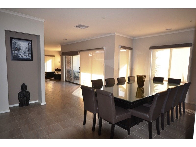 11 Barmah Drive, South Morang VIC 3752