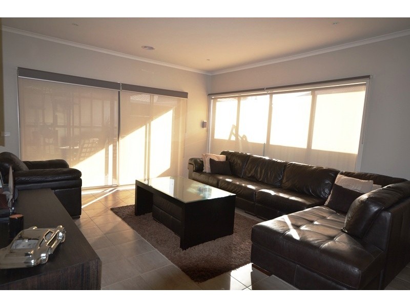 11 Barmah Drive, South Morang VIC 3752