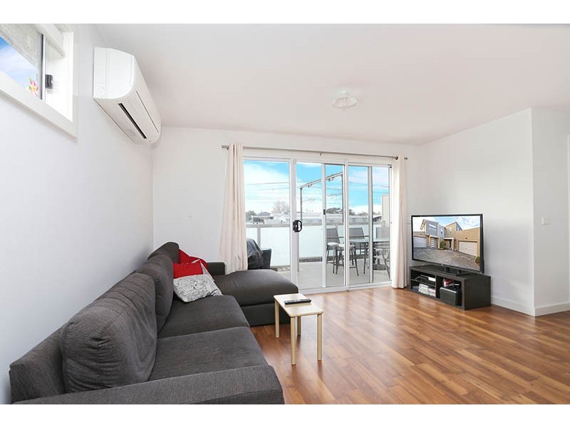 2/16 Lorensen Avenue, Coburg North VIC 3058