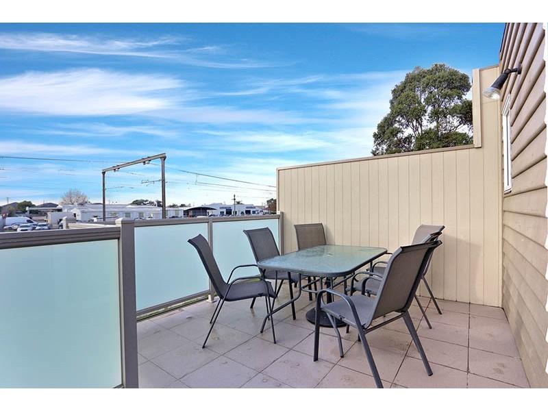 2/16 Lorensen Avenue, Coburg North VIC 3058