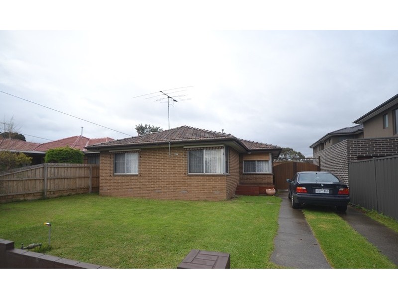18 Coniston Avenue, Airport West VIC 3042