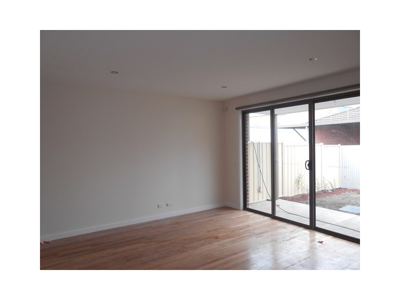 2/2 Barrys Lane, Coburg VIC 3058