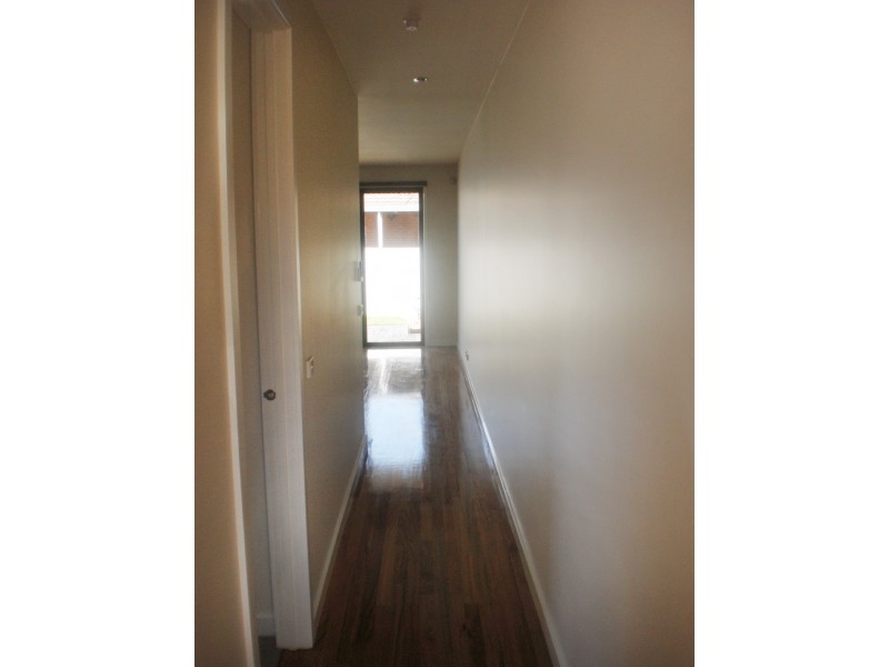 1/2 Barrys Lane, Coburg VIC 3058