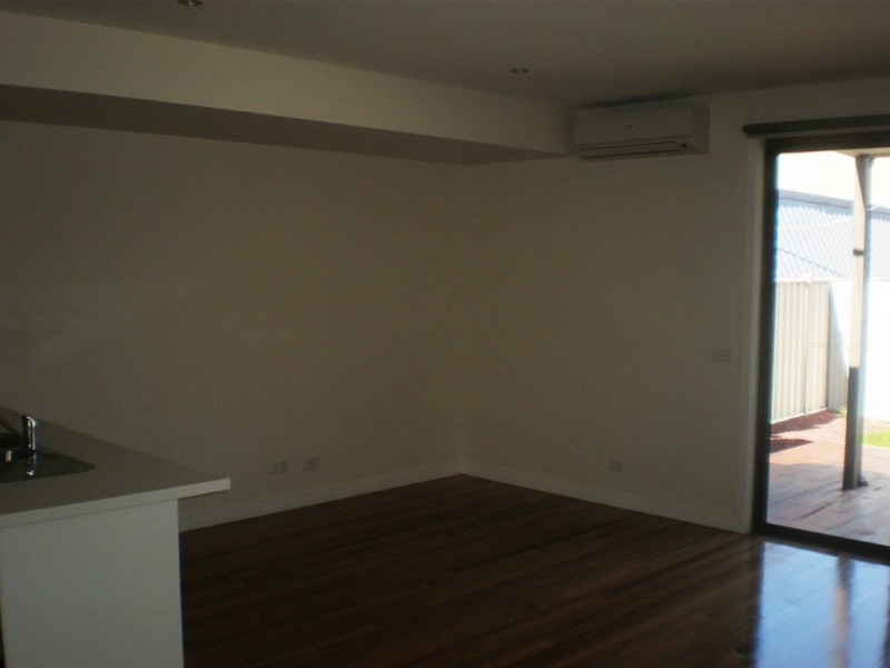 1/2 Barrys Lane, Coburg VIC 3058