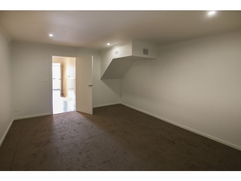 2/18 Zenith Street, Pascoe Vale VIC 3044