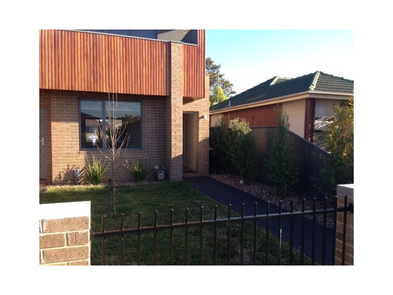 2/17 Eileen Street, Hadfield VIC 3046