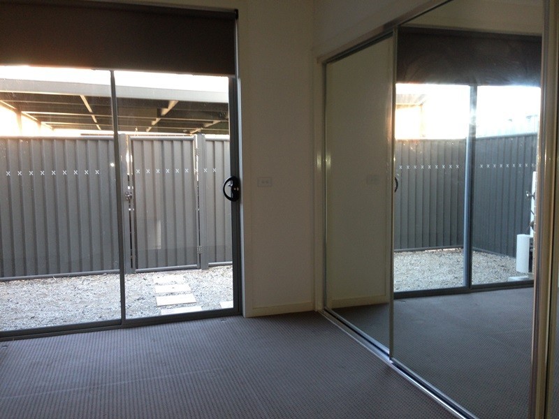 2/17 Eileen Street, Hadfield VIC 3046