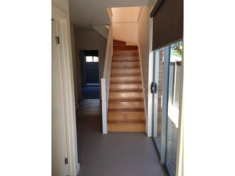 2/17 Eileen Street, Hadfield VIC 3046