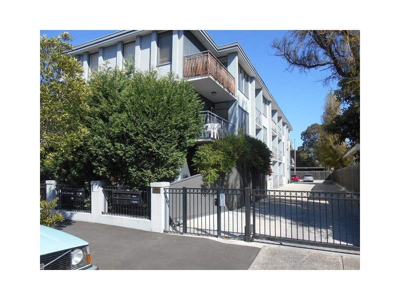 2/10 Donald Street, Brunswick VIC 3056